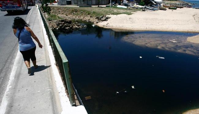 Lixo E Esgoto Irregular Poluem Praias De Salvador