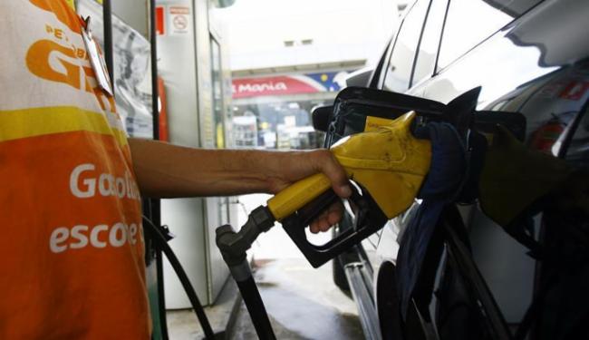 Impacto de reajuste dos preços nas refinarias depende de distribuidores e donos de postos - Foto: Joá Souza | Ag. A TARDE