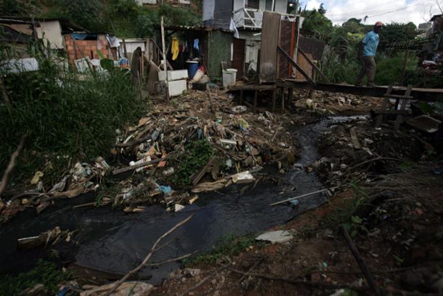 Resultado de imagem para FOTOS DE ESGOTOS EM SALVADOR