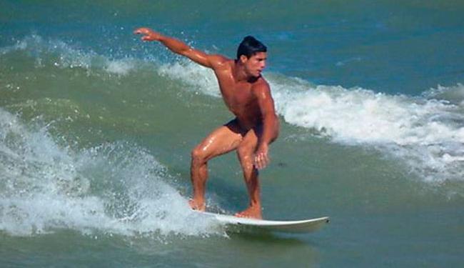 Surfistas Pelados Disputam Campeonato Na Para Ba