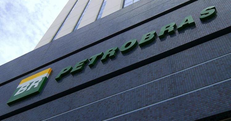 Resultado de imagem para Petrobras tenta mudar regra para plataforma