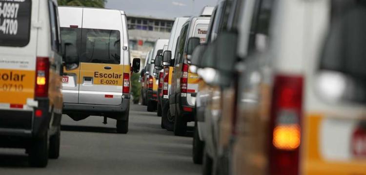 Veículos que transportam estudantes terão que passar por duas vistorias anuais, com custo de R$ 47, cada uma - Foto: Joá Souza | Ag. A TARDE