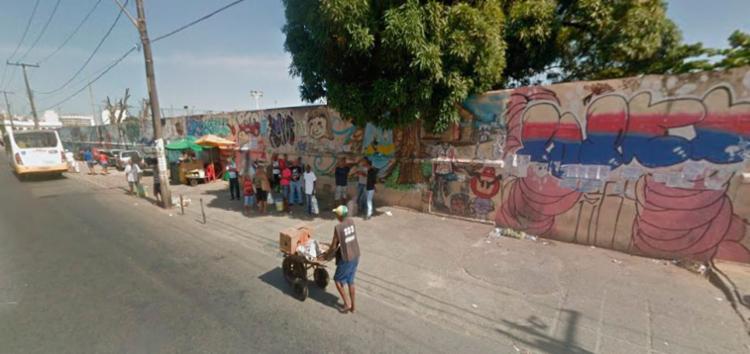 Vítimas estavam em ponto de ônibus quando foram baleadas - Foto: Reprodução | Google Maps