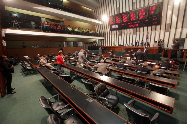 Aprovação aconteceu durante a madrugada desta quinta-feira - Foto: Adilton Venegeroles | Ag. A TARDE