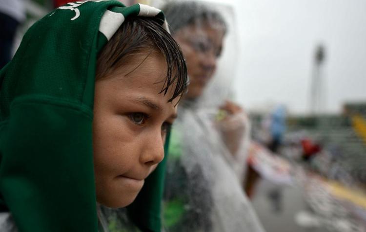 Chuva não afasta torcida de velório coletivo - Foto: Agência AFP