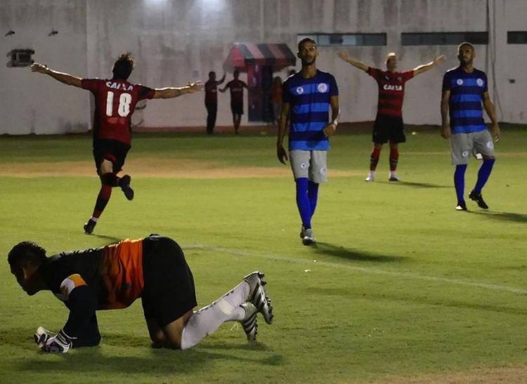 Resultado de imagem para foto Gol do AtLântico contra o Vitória