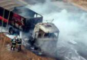 Carreta pega fogo na BR-242; ninguém ficou ferido | Foto: 