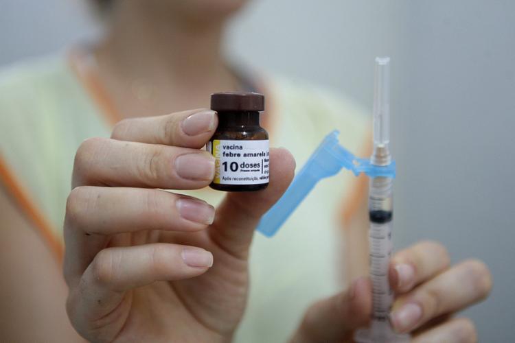 A vacinação de rotina é ofertada em 19 estados onde há recomendação para imunização - Foto: Alex de Jesus l O Tempo l Estadão Conteúdo