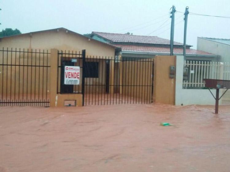 Chuva alagou ruas e inundou casas em Luis Eduardo Magalhães no mês passado - Foto: Edivaldo Braga | Blog Braga