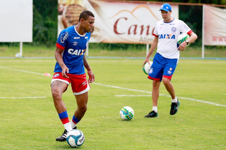 Garoto de 22 anos chegou para ser sombra de Hernane, e já pressiona titularidade do Brocador - Foto: Felipe Oliveira l EC Bahia