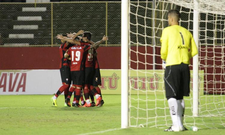 Jogadores comemoram um dos gols do Vitória - Foto: Margarida Neide | Ag. A TARDE