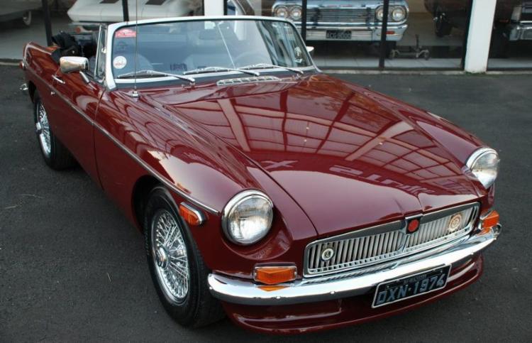 MGB 1974 tem peças originais e desfila nos eventos com placa preta - Foto: Veteran Car Club