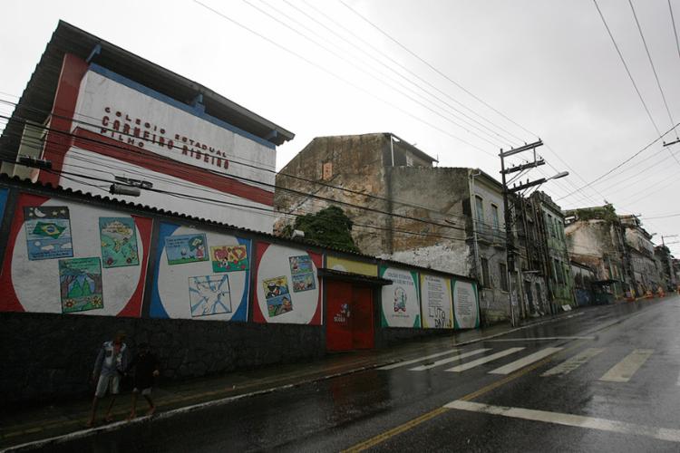 Escola Estadual Carneiro Ribeiro Filho foi interditada após desabamento de casarão na Lapinha - Foto: Mila Cordeiro l Ag. A TARDE