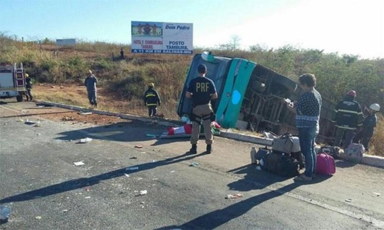 Ônibus saiu da pista e capotou em Minas Gerais - Foto: Divulgação | PRF