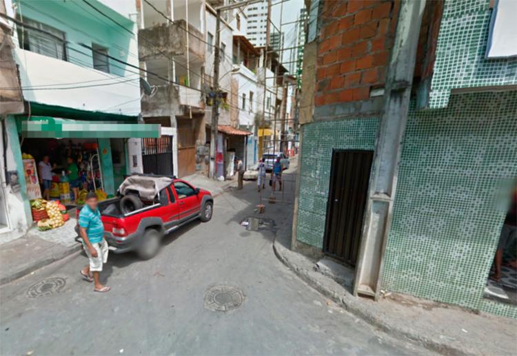 Resultado de imagem para Dois jovens são baleados em festa de paredão na Boca do Rio