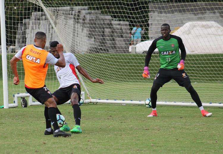 Goleiro Caíque será o titular do Leão contra a Ponte Preta no Barradão - Foto: Maurícia da Matta l EC Vitória