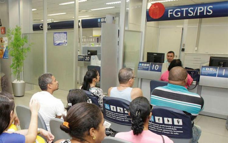 Trabalhadores só poderão sacar FGTS em caso de desemprego, compra de imóvel e aposentadoria - Foto: Luciano da Matta | Ag. A TARDE Trabalhadores só poderão sacar FGTS em caso de desemprego, compra de imóvel e aposentadoria - Foto: Luciano da Matta | Ag. A TARDE