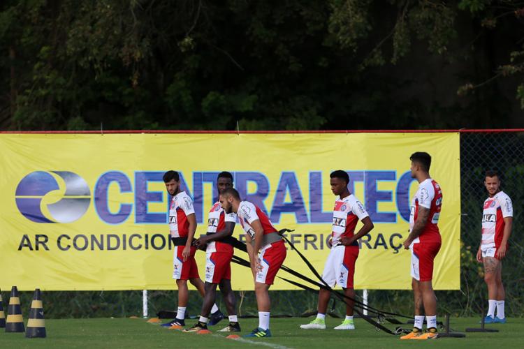 Grêmio tropeça na Bahia e cai para terceiro no Brasileirão