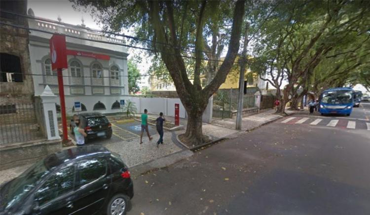 Funcionários da agência foram feitos reféns durante a ação dos assaltantes - Foto: Reprodução | Google Maps