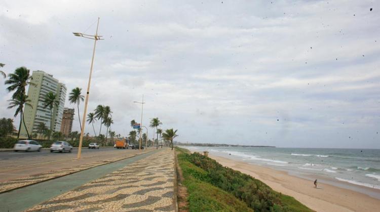 Homens chegaram atirando na praia de Patamares - Foto: Mila Cordeiro | Ag. A TARDE | 07.09.2016