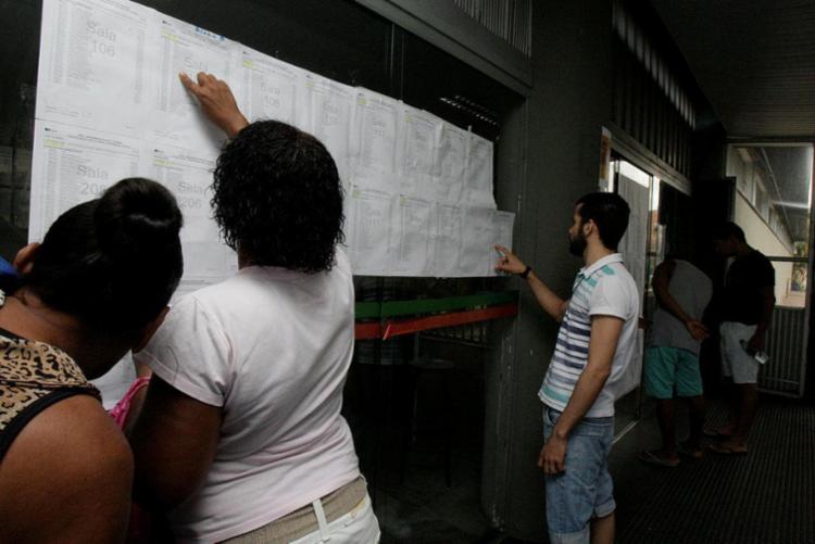 Mais de 72 mil candidatos realizaram as provas do concurso neste domingo - Foto: Alessandra Lori | Ag. A TARDE | 29.10.2017