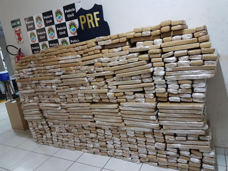 A droga estava dentro do carro que foi roubado em Feira de Santana em 2015 - Foto: Divulgação | PRF