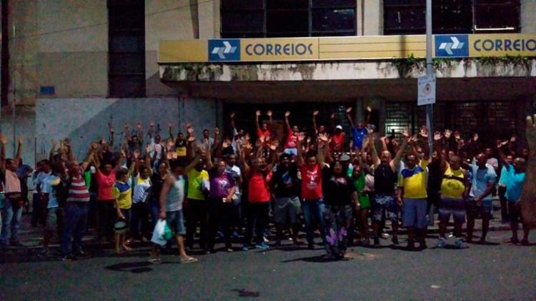 Funcion&aacute;rios dos Correios festejam o reajuste do sal&aacute;rio e demais benef&iacute;cios - Foto: Divulga&ccedil;&atilde;o | Sincotelba