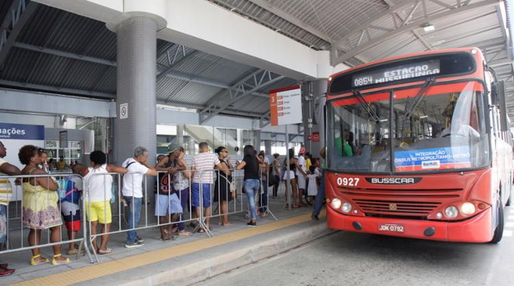 Rodoviários alegam que as empresas de ônibus não estão cumprindo acordo coletivo - Foto: Luciano da Matta | Ag. A Tarde | 01.10.2017