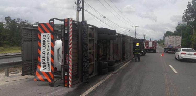 A pista foi parcialmente interditada para a retirada do ve&iacute;culo - Foto: Divulga&ccedil;&atilde;o | Bahia Norte