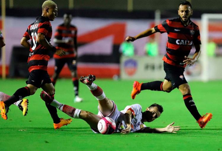 Vitória repete erros da temporada passada na estreia do Baianão - Foto: Adilton Venegeroles | Ag. A TARDE