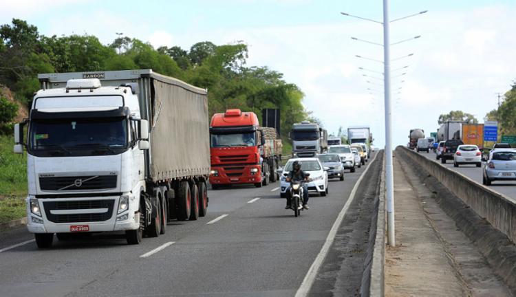 Ao todo, foram aplicadas 641.380 multas nas rodovias federais baianas - Foto: Jo&aacute; Souza | Ag. A TARDE | 24.03.2017