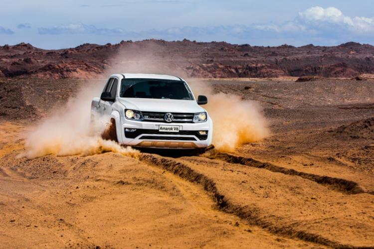 Motor 3.0 V6 (225 cv e 56,1 kgfm de torque) faz Amarok atravessar desertos com tranquilidade - Foto: Divulgação