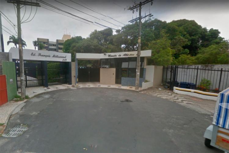 O motorista do carro jogou o veículo contra o portão da Mansão do Atlântico - Foto: Reprodução | Google Maps O motorista do carro jogou o veículo contra o portão da Mansão do Atlântico - Foto: Reprodução | Google Maps