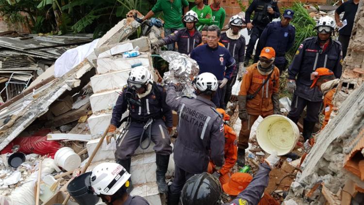 Desabamento deixou quatro mortos e afetou as construções em volta - Foto: Divulgação | SSP