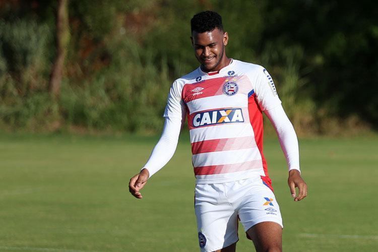 Júnior Brumado tem 18 anos e foi revelado pela base do Esquadrão - Foto: Felipe Oliveira | ECBahia | Divulgação Júnior Brumado tem 18 anos e foi revelado pela base do Esquadrão - Foto: Felipe Oliveira | ECBahia | Divulgação