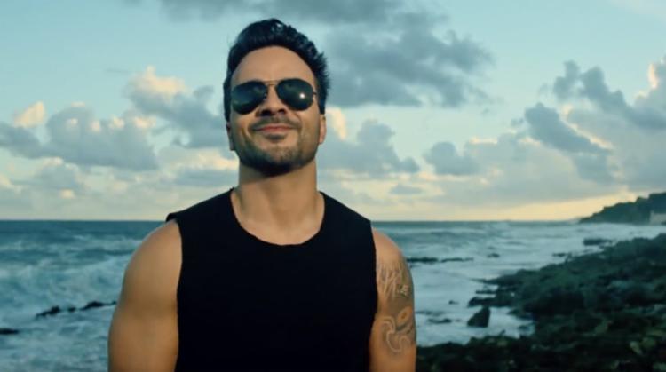 Cantor do sucesso Despacito virá ao Brasil em maio - Foto: Reprodução | Youtube Cantor do sucesso Despacito virá ao Brasil em maio - Foto: Reprodução | Youtube