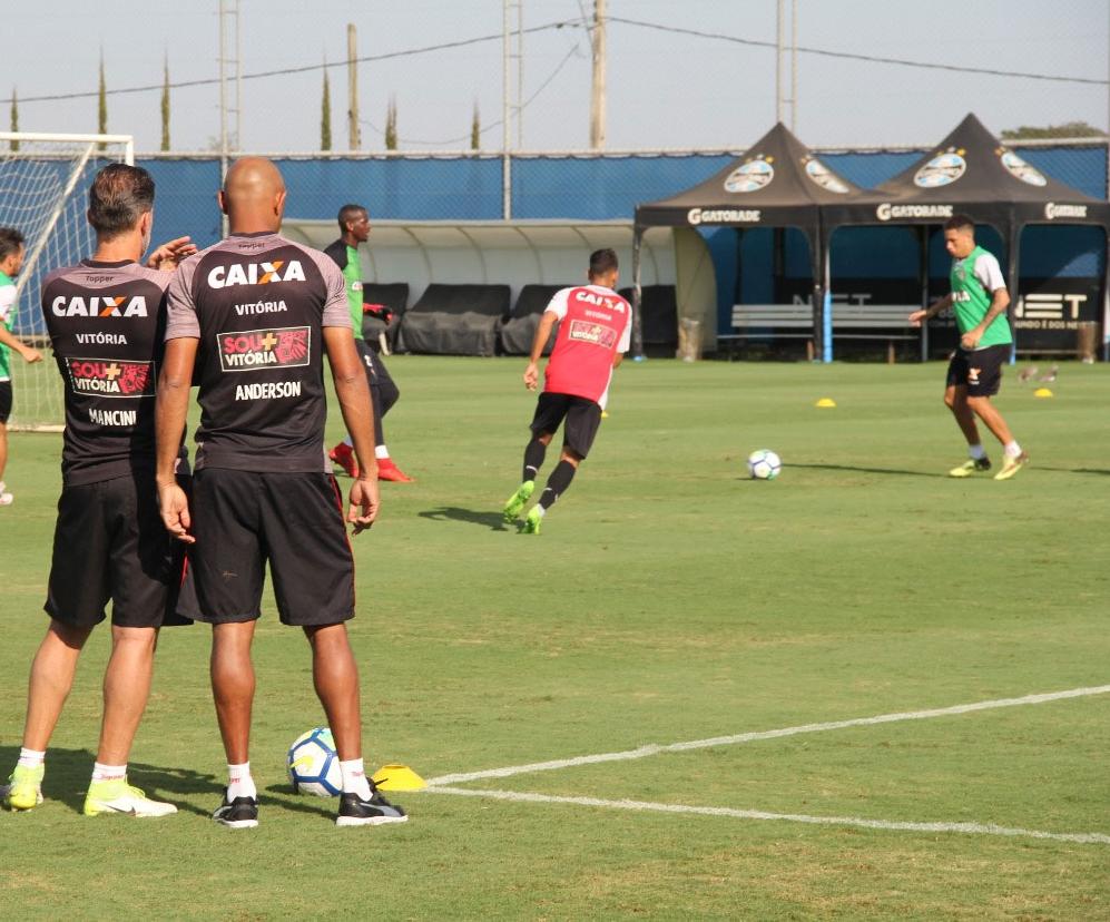 Mancini comandou trabalho com foco no jogo de sábado (Foto: André Hiltner | Divulgação | EC Vitória)