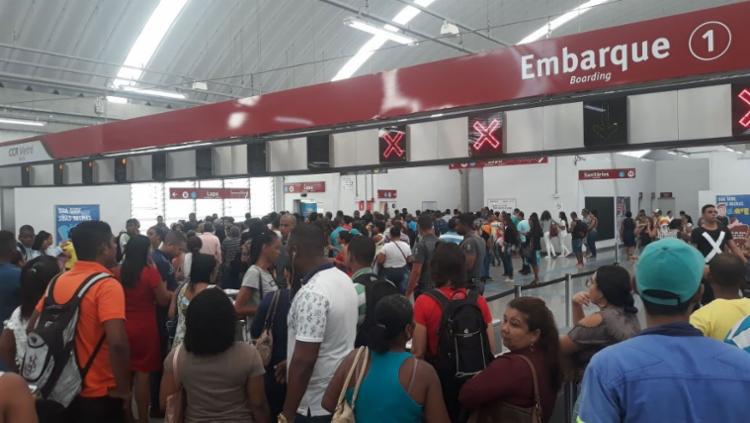 Usuários encontraram dificuldade para acessar as estações (Foto: Gabriel Conceição | Ag. A TARDE)