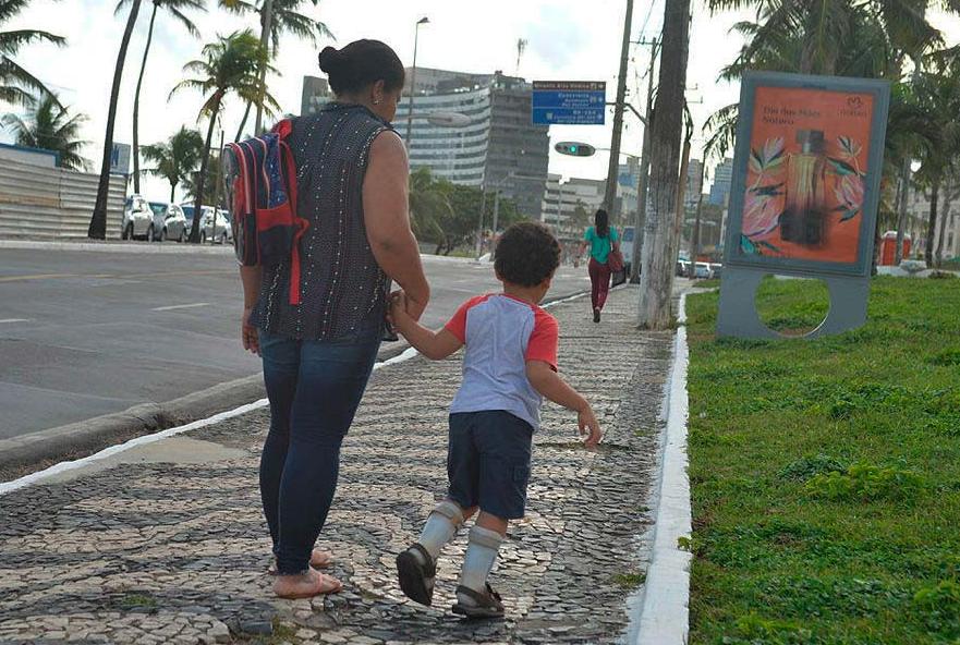 Adenildes Sales leva o filho para o IBR duas vezes na semana