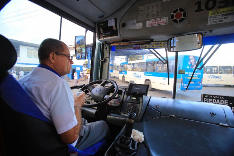 Com o fim da greve, ônibus saem das garagens | Foto: Luciano Carcará | Ag. A TARDE
