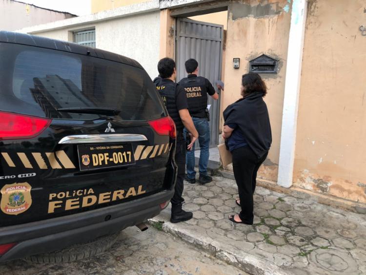 Policiais iniciaram as buscas nesta terça-feira, 24