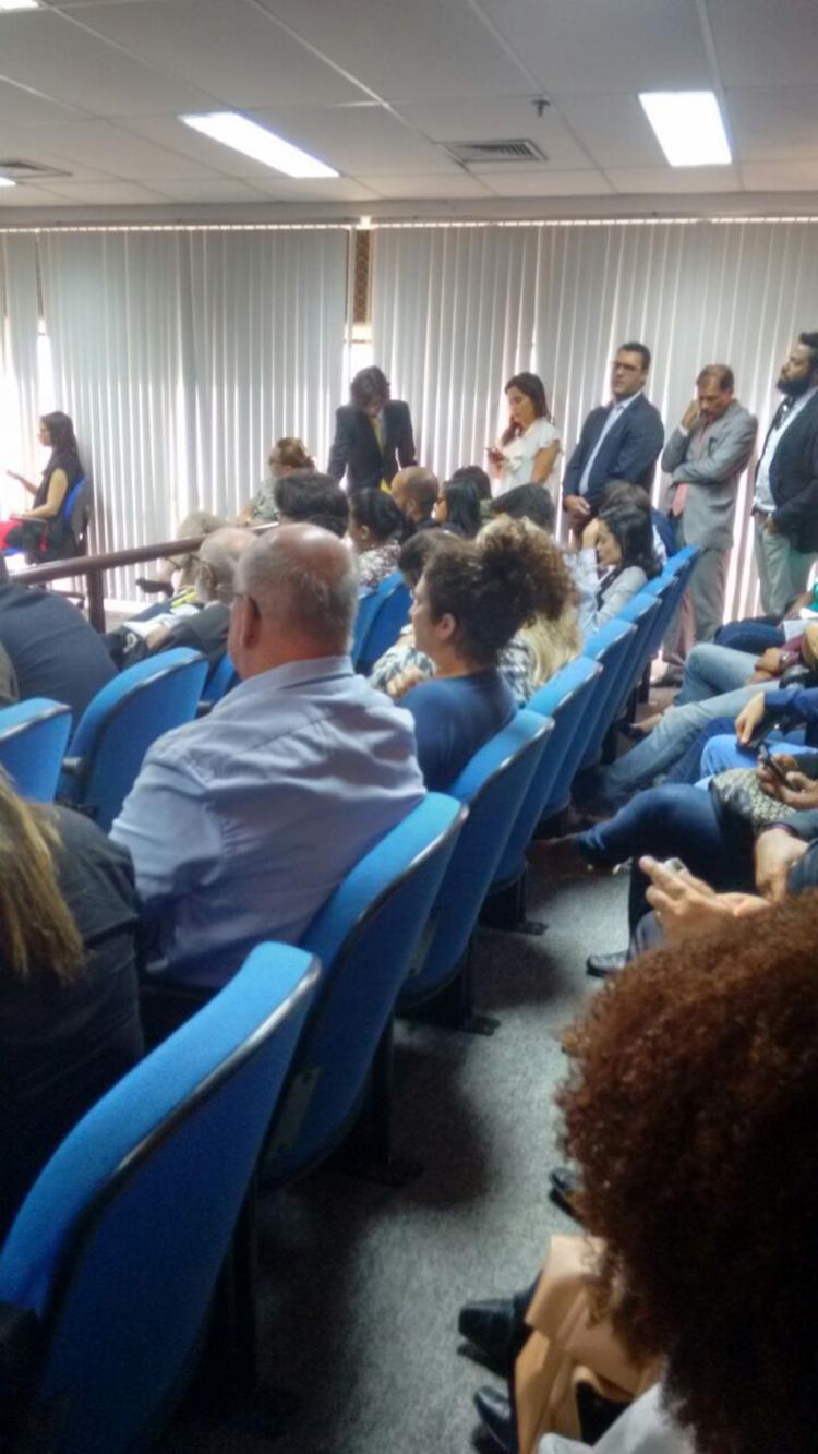 A mãe dos jovens estavam no local
