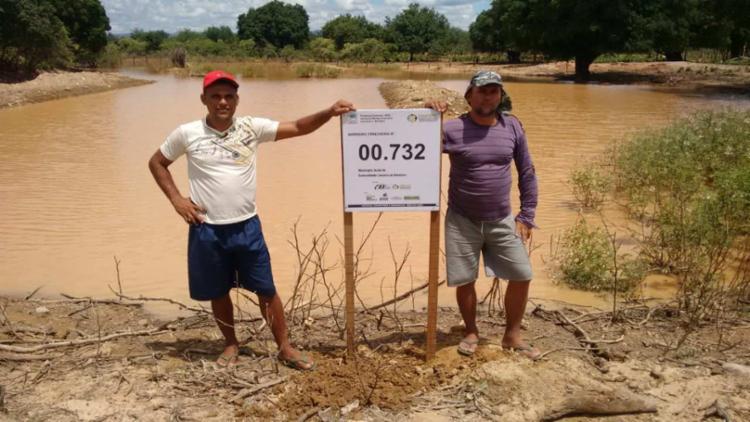 O Projeto Cisternas ajuda famílias a partir da captação e armazenamento adequado da água da chuva para o consumo, a preparação de alimentos, o cultivo agroecológico e a criação de animais.