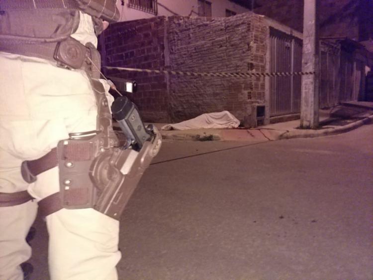A polícia isolou o local do crime a espera da Polícia Técnica