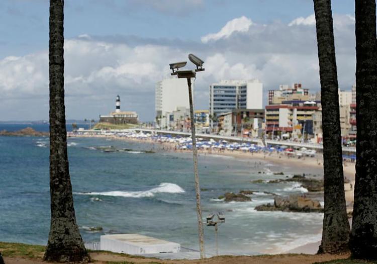 Farol da Barra tem trecho impróprio para banho, segundo Inema - Foto: Raul Spinassé | Ag. A TARDE