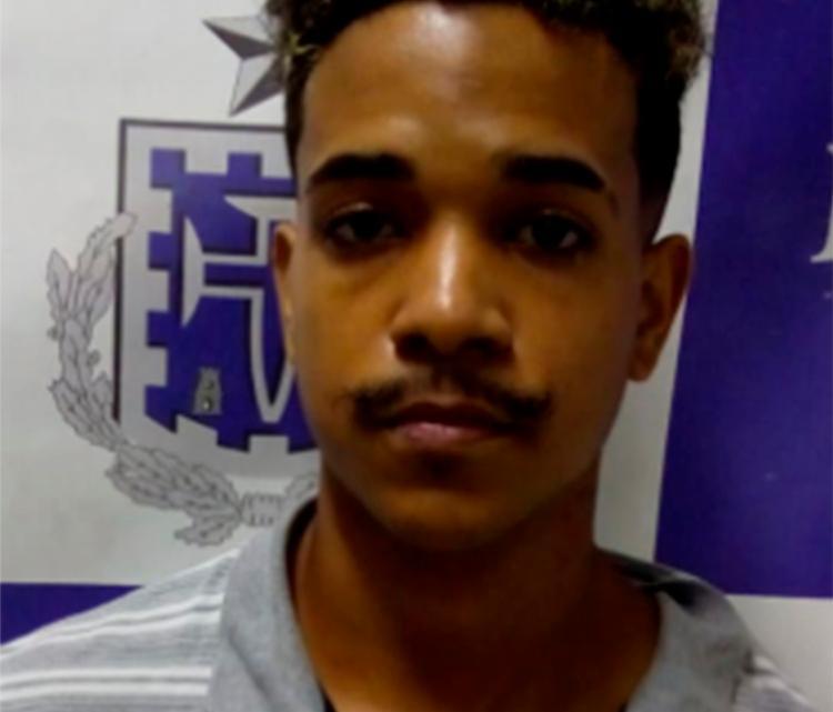 Thierry da ApresentaÃ§Ã£o Silva, 18 anos, foi detido por roubo e corrupÃ§Ã£o de menores - Foto: DivulgaÃ§Ã£o | PolÃ­cia Civil