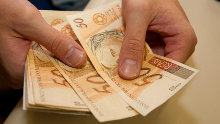 Texto prevê salário mínimo de R$ 1.040 e reajuste para funcionalismo - Foto: USP Imagens/Reprodução Texto prevê salário mínimo de R$ 1.040 e reajuste para funcionalismo - Foto: USP Imagens/Reprodução