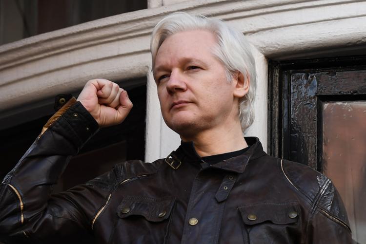 Fundador do Wikileaks estava refugiado na embaixada equatoriana há quase sete anos - Foto: Justin Tallis | AFP Fundador do Wikileaks estava refugiado na embaixada equatoriana há quase sete anos - Foto: Justin Tallis | AFP