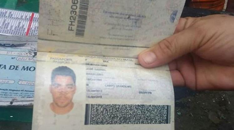 Documento com dados do cantor foram encontrados na aeronave