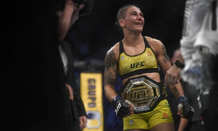 Apenas Jéssica Andrade venceu entre os brasileiros no card principal - Foto: Mauro Pimentel | AFP Apenas Jéssica Andrade venceu entre os brasileiros no card principal - Foto: Mauro Pimentel | AFP